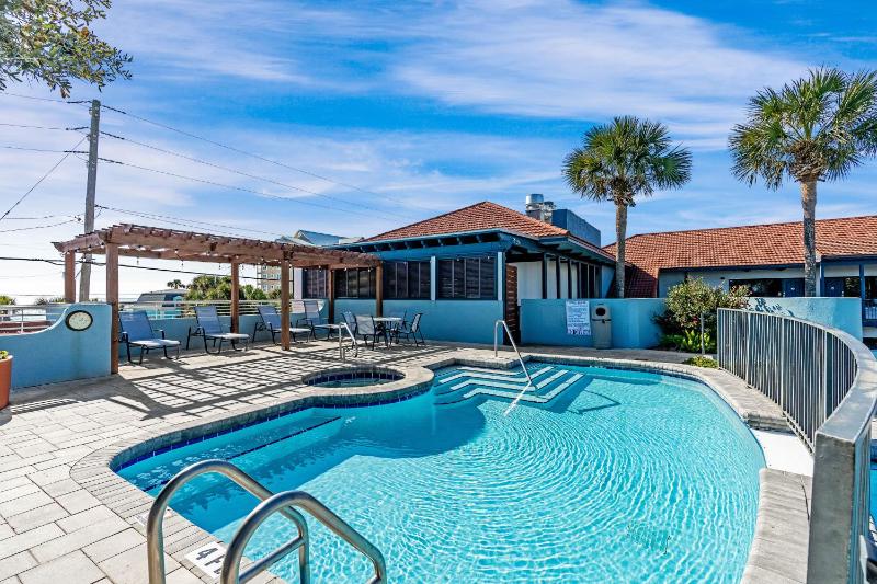 Beachside Inn - image 1