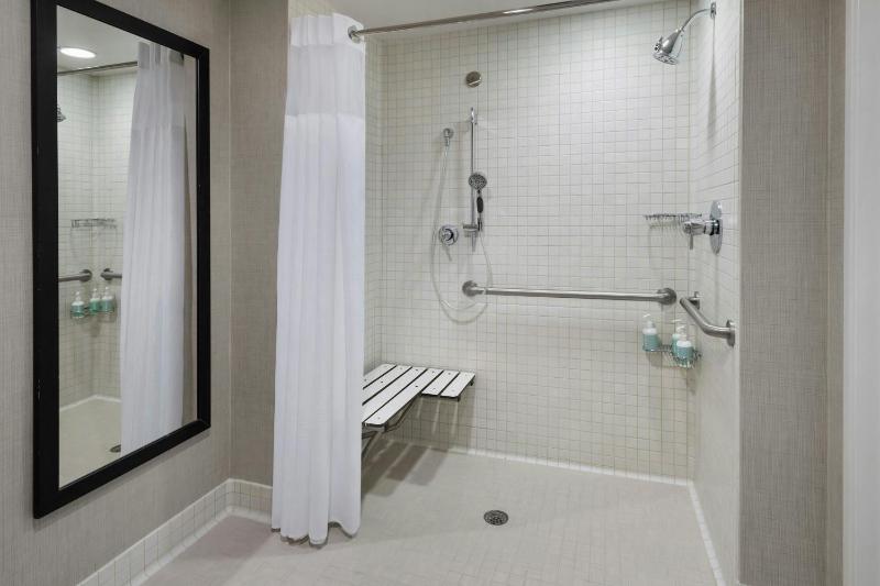 Two-Bedroom Queen Suite image 2
