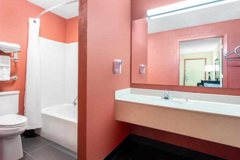 King Room - Disability Access - Non-Smoking image 3