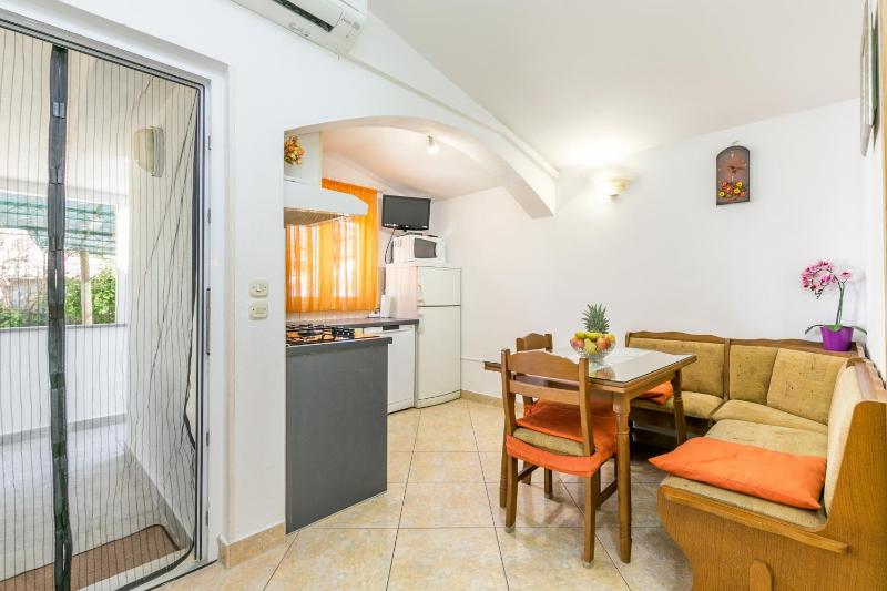 Apartments with parking space Kastel Stafilic Kastela - 21948 - image 37