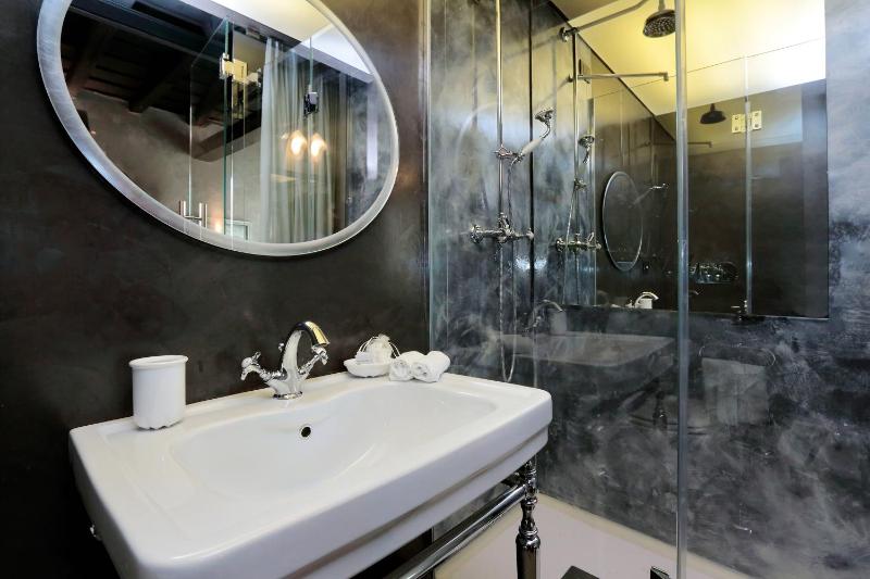 Superior Double Room with City View image 2