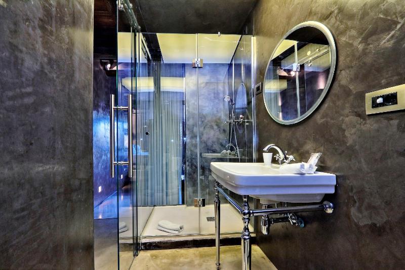 Superior Double Room with City View image 3