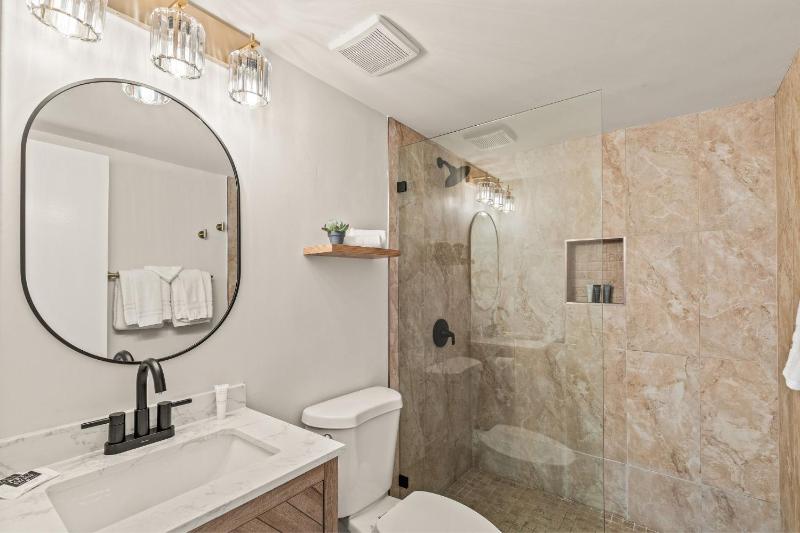 Casa Oliver Hotel & Resort - A Men's Clothing Optional Resort in Palm Springs - image 3