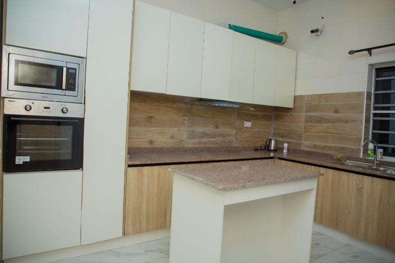 Entire House on Orchid Road Lekki - image 11