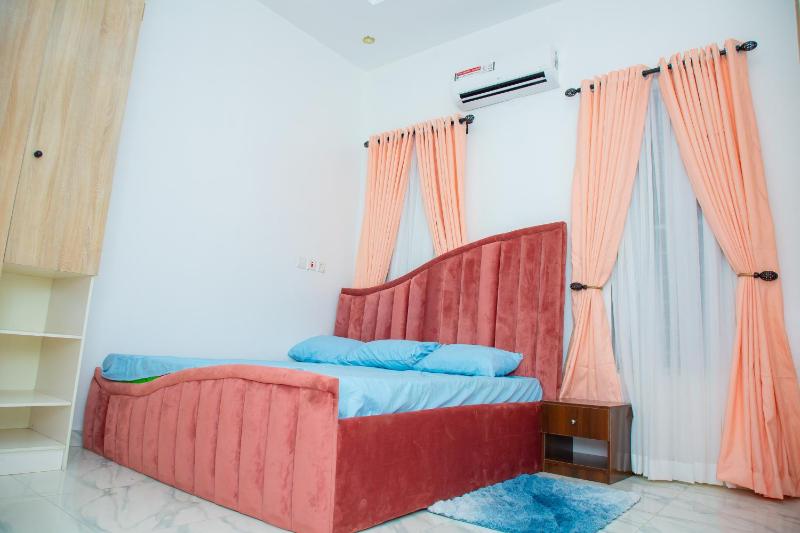 Entire House on Orchid Road Lekki - image 5