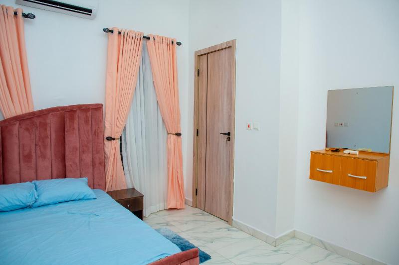 Entire House on Orchid Road Lekki - image 3