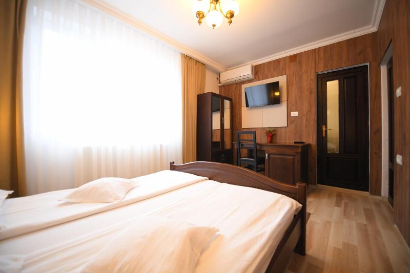 Standard Double Room image 1