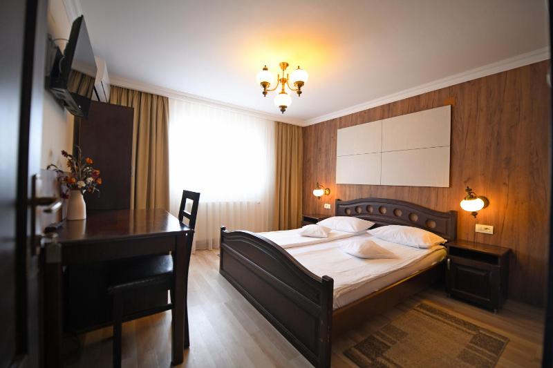 Standard Double Room image 4