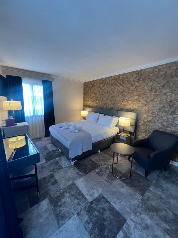 Deluxe Double Room image 4