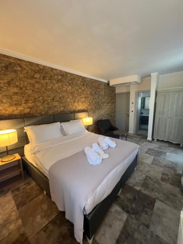 Deluxe Double Room image 3