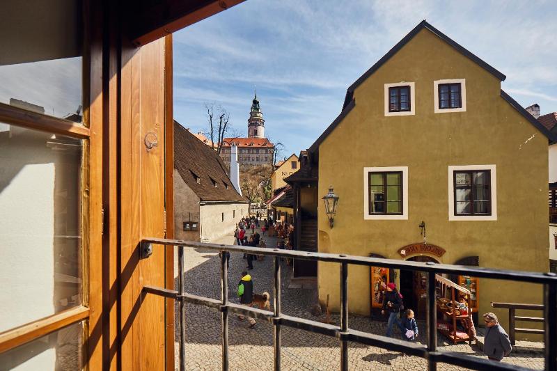 Apartment 1 with Castle View image 2