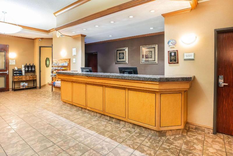 La Quinta Inn & Suites by Wyndham Portland Airport - image 44