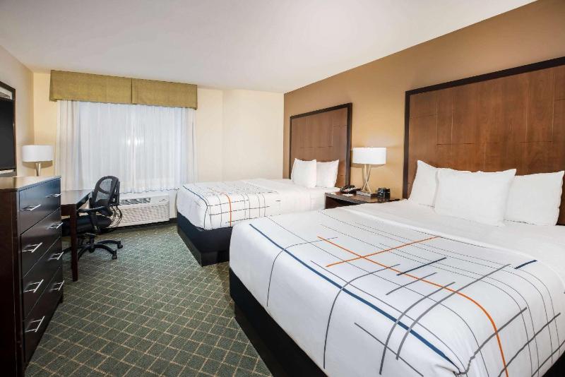 La Quinta Inn & Suites by Wyndham Portland Airport - image 22
