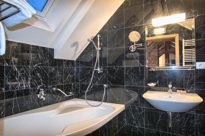 Three-Bedroom Apartment - Penthouse image 3