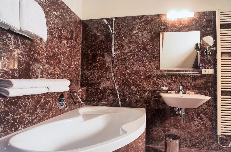 Three-Bedroom Apartment - Penthouse image 2