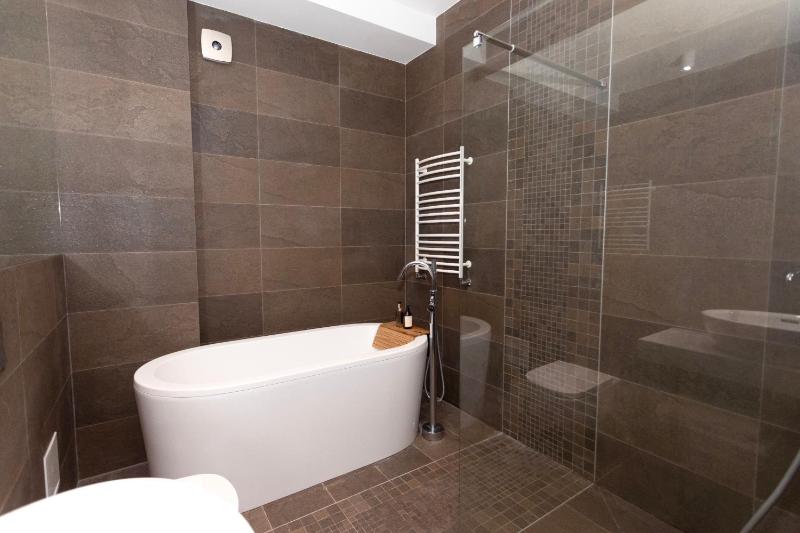 Luxury Two-Bedroom Apartment image 2