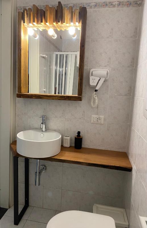 Single Room with Sea View image 1