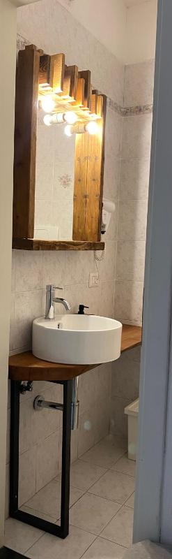 Single Room with Sea View image 3