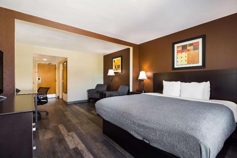 King Room - Non-Smoking image 4