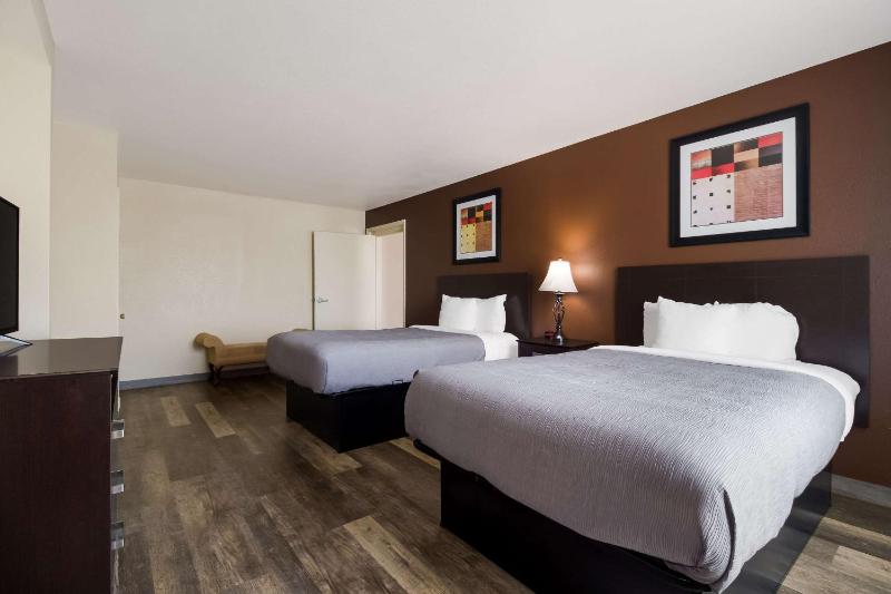 Standard Suite with Two Double Beds - Non-Smoking image 4