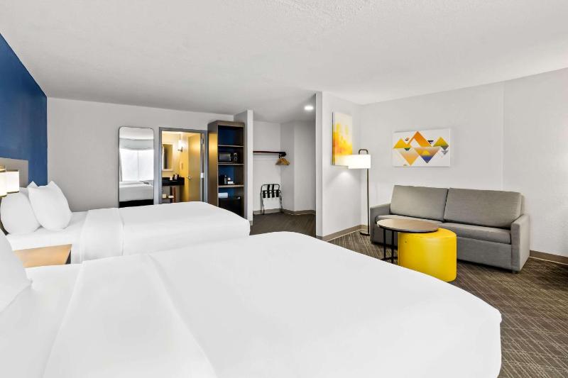 Queen Suite with 2 Queen Beds - Disability Access/Non-Smoking image 4