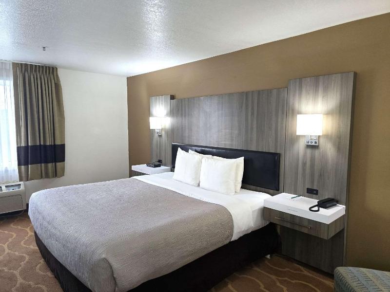 King Suite - Non-Smoking image 1