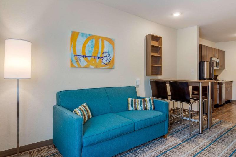 Queen Suite with Sofa Bed - Non-Smoking image 4