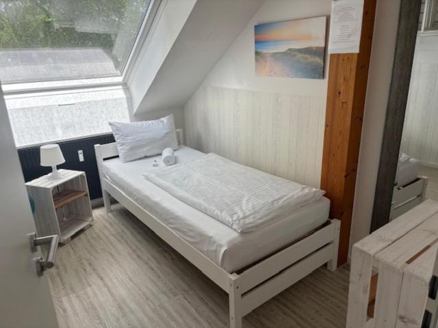  Standard Single Room with Shared Bathroom and Shared Kitchen image 4