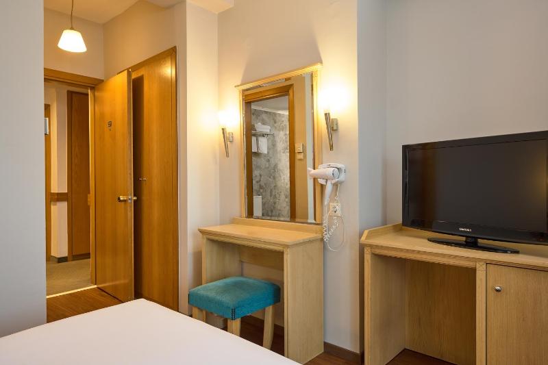 Double or Twin Room image 2