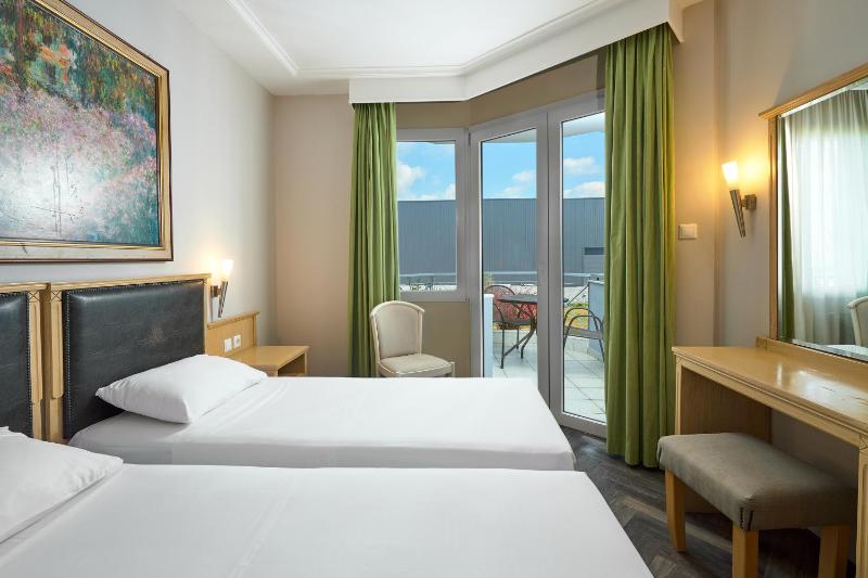 Twin Room image 2