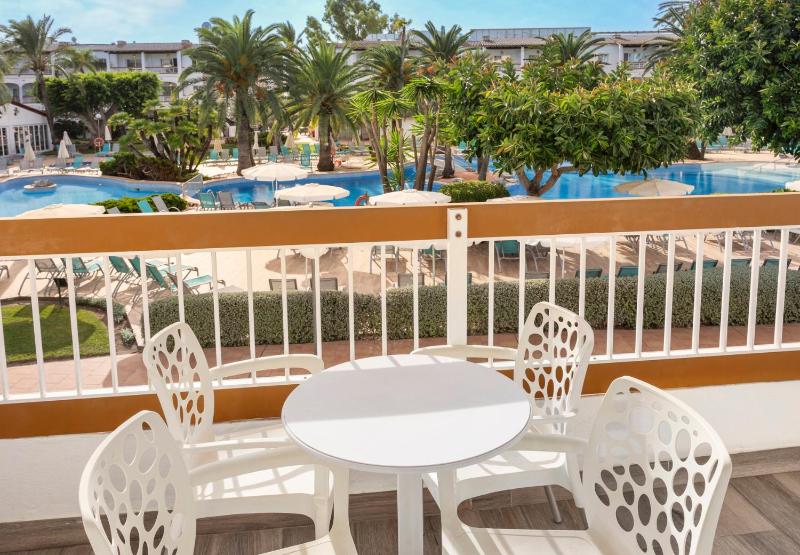 One-Bedroom Apartment with Pool View image 1
