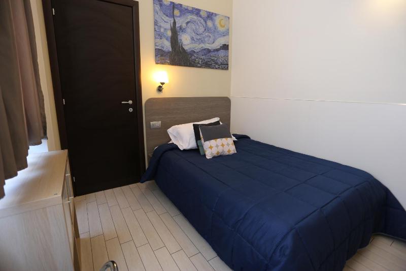 Single Room image 4