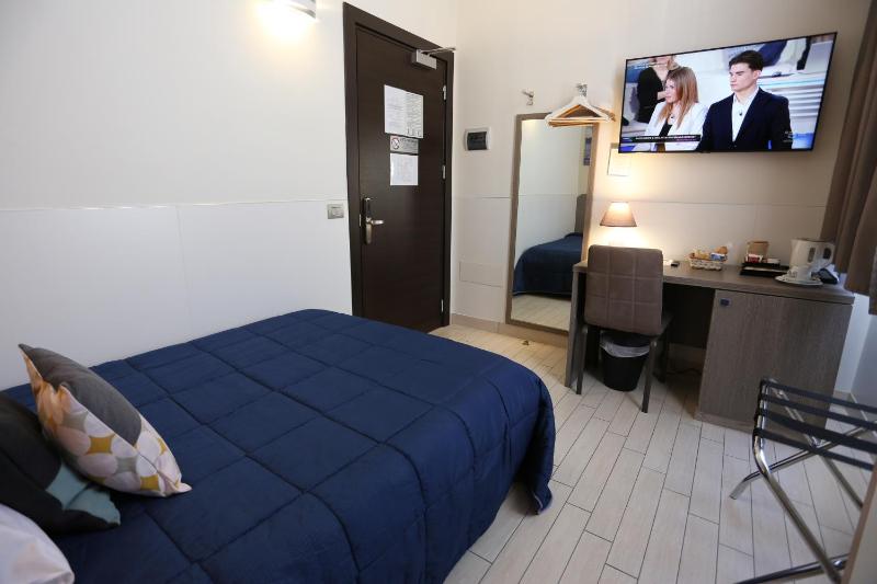 Single Room image 3