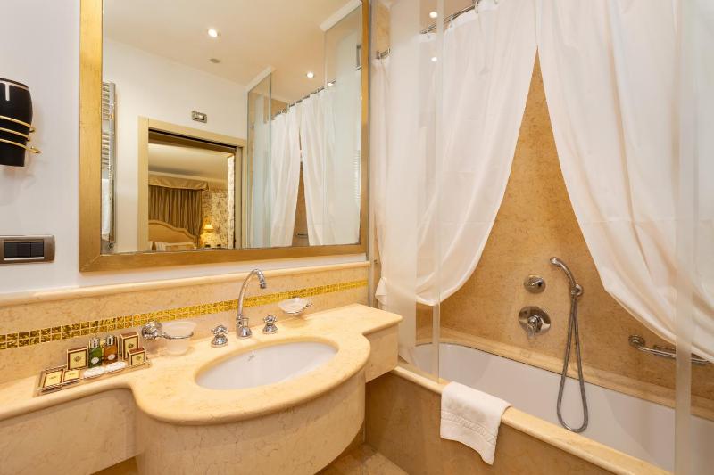 Classic Double Room image 1