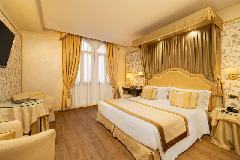Deluxe Double Room image 4