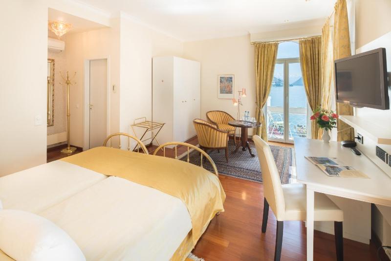 Deluxe Twin Room with Lake View image 3