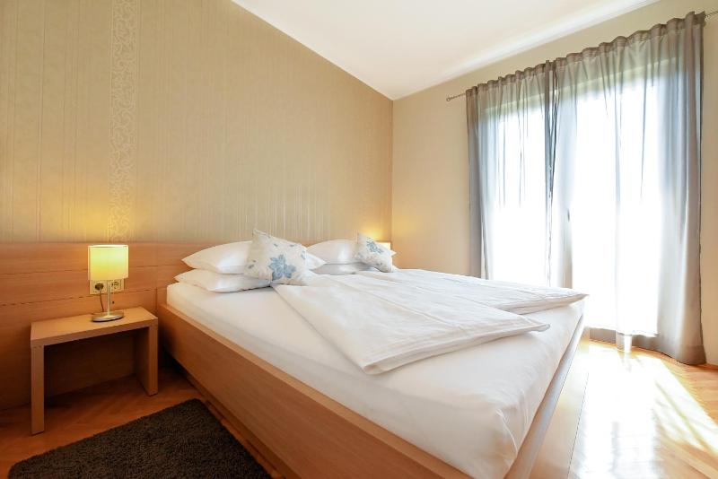 One-Bedroom Apartment with Balcony (4 Adults) image 4