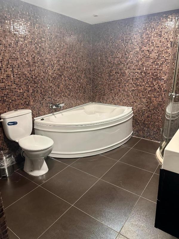 Quadruple Room with Bath image 3