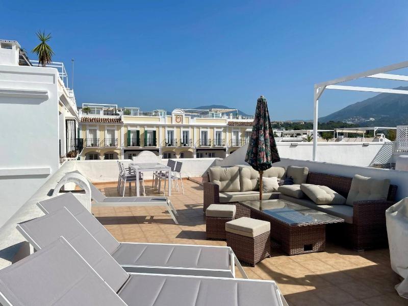 Luxury Townhouse Sea Views 10 Min from Puerto Bans - image 2