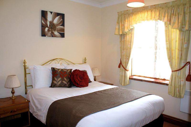 Double Room with Private Bathroom image 4