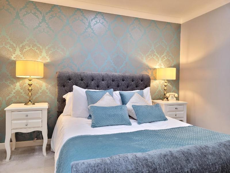 Double Room with Private Bathroom image 1
