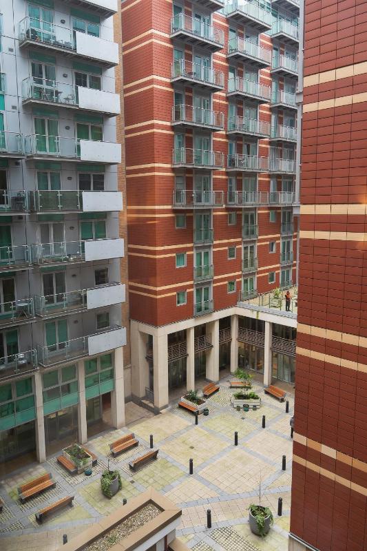 King Room with Courtyard View - High Floor image 2