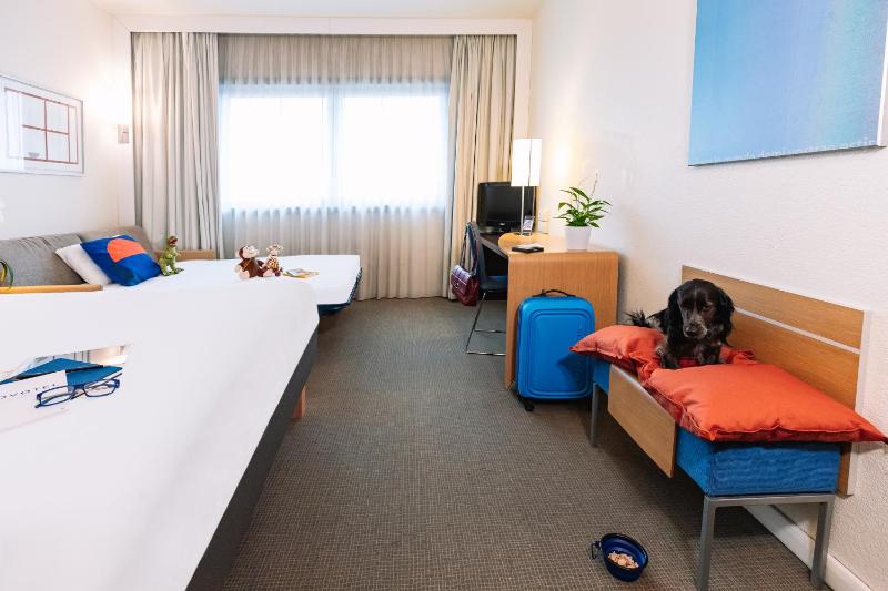 Superior Family Room image 3