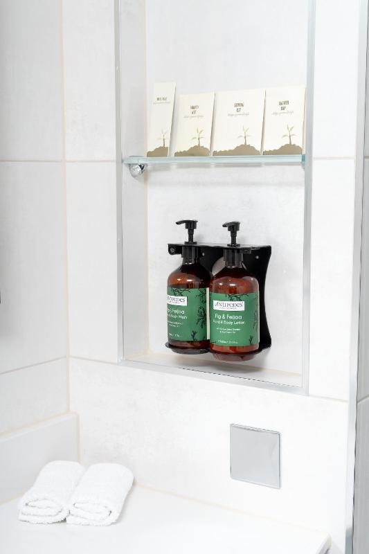 King Room with Courtyard View image 3