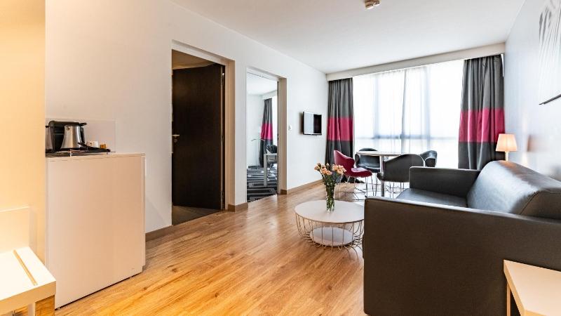 King Suite with Sofa Bed image 4