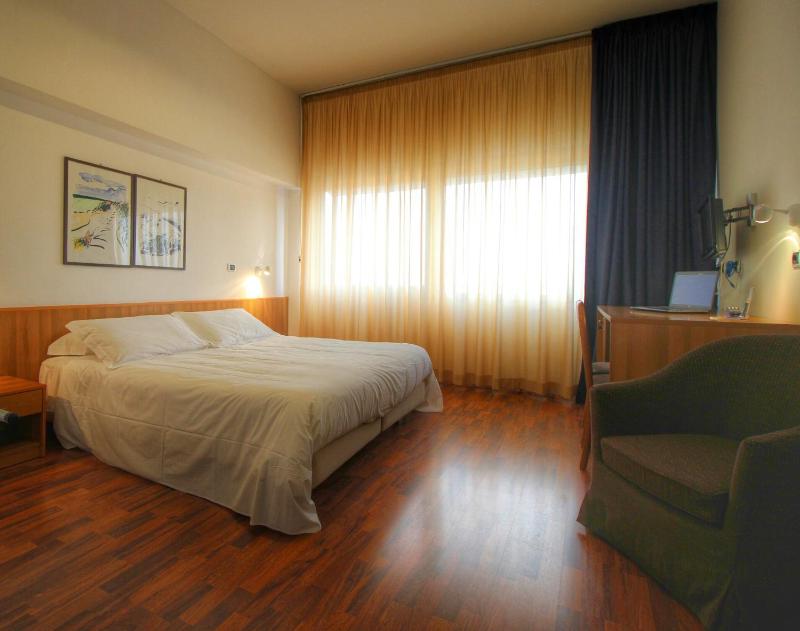 Classic Double or Twin Room image 1