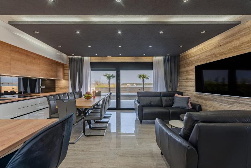 CROWONDER Villa Travera 2 with Heated Swimming Pool - CROWONDER LUXURY RENT - image 31