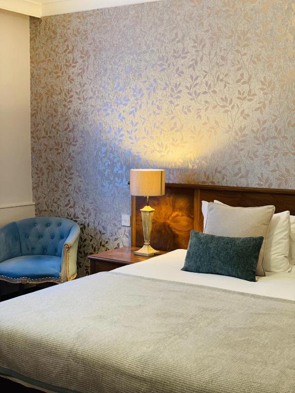 Standard Double Room image 4