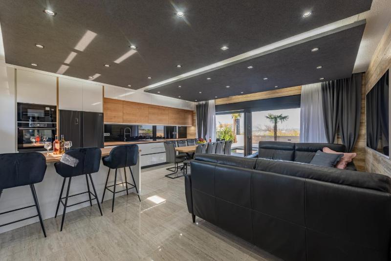 CROWONDER Villa Travera 2 with Heated Swimming Pool - CROWONDER LUXURY RENT - image 25
