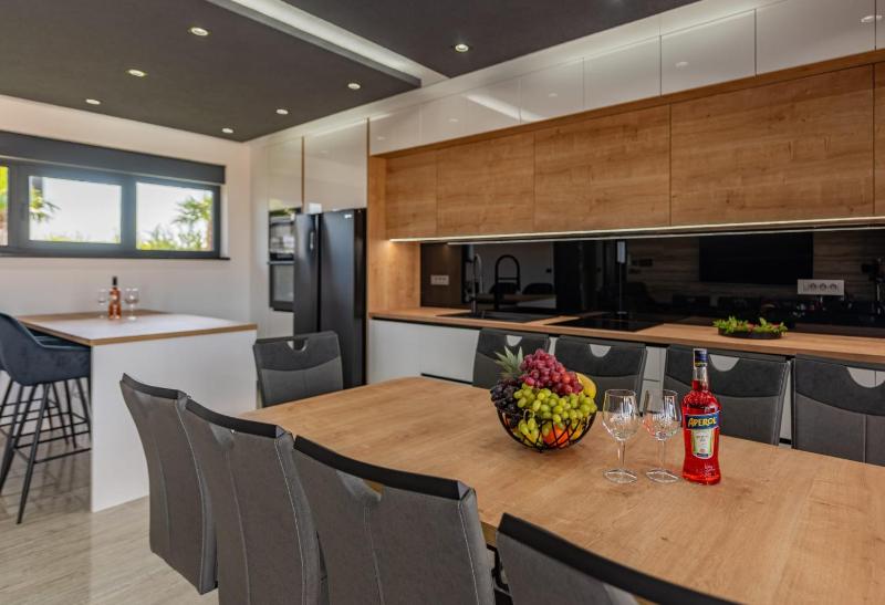 CROWONDER Villa Travera 2 with Heated Swimming Pool - CROWONDER LUXURY RENT - image 7